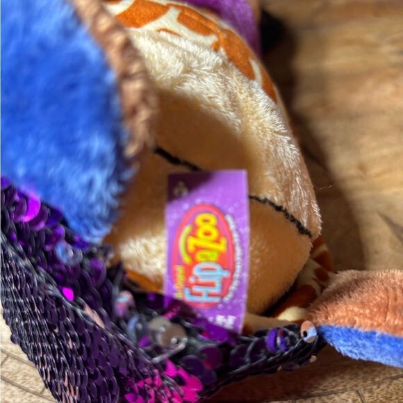 11” Flip-A-Zoo Geo Giraffe Ava Hippo Stuffed Animal
Plush Toy Reversible Sequins - Picture 9 of 16